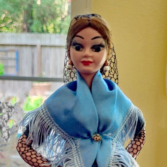 THREE Collector dolls from around the world, 8"Tall - Picture 6 of 7